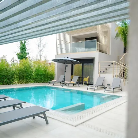 Grand Pool