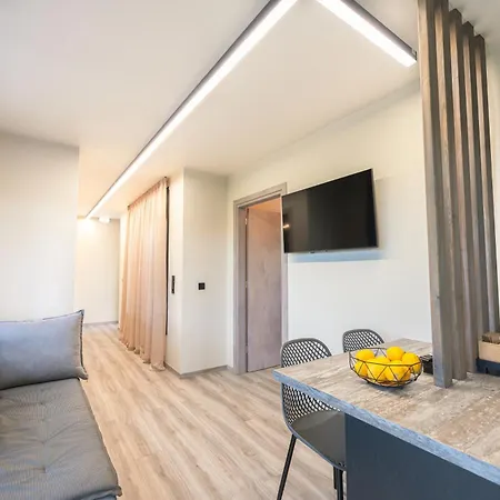Grand Pool Apartmán