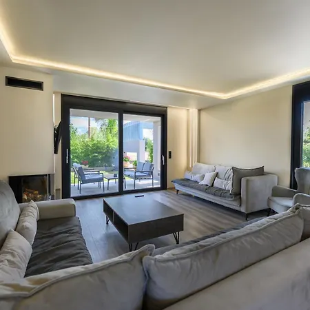 Grand Pool Apartmán