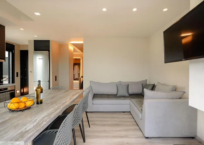 Grand Pool * Κουρούτα