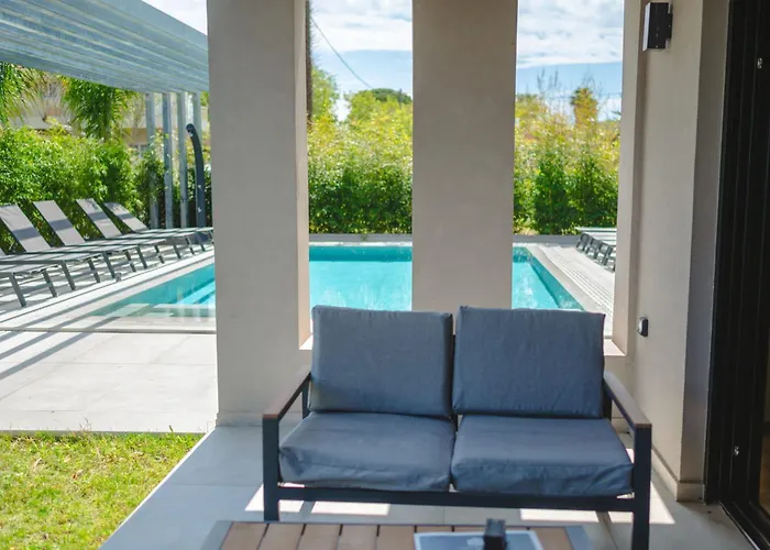 Διαμέρισμα Grand Pool Κουρούτα