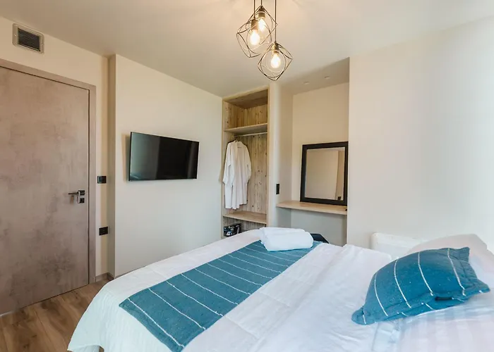 Grand Pool Κουρούτα